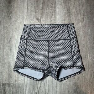 Lululemon In Movement Short 2.5” Everlux Monochromic Black White size 6